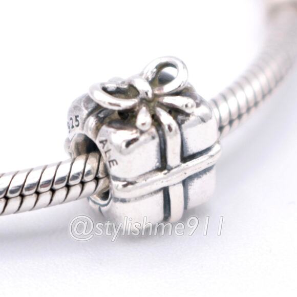 Authentic PANDORA Present Charm - 790300 - Picture 2 of 10